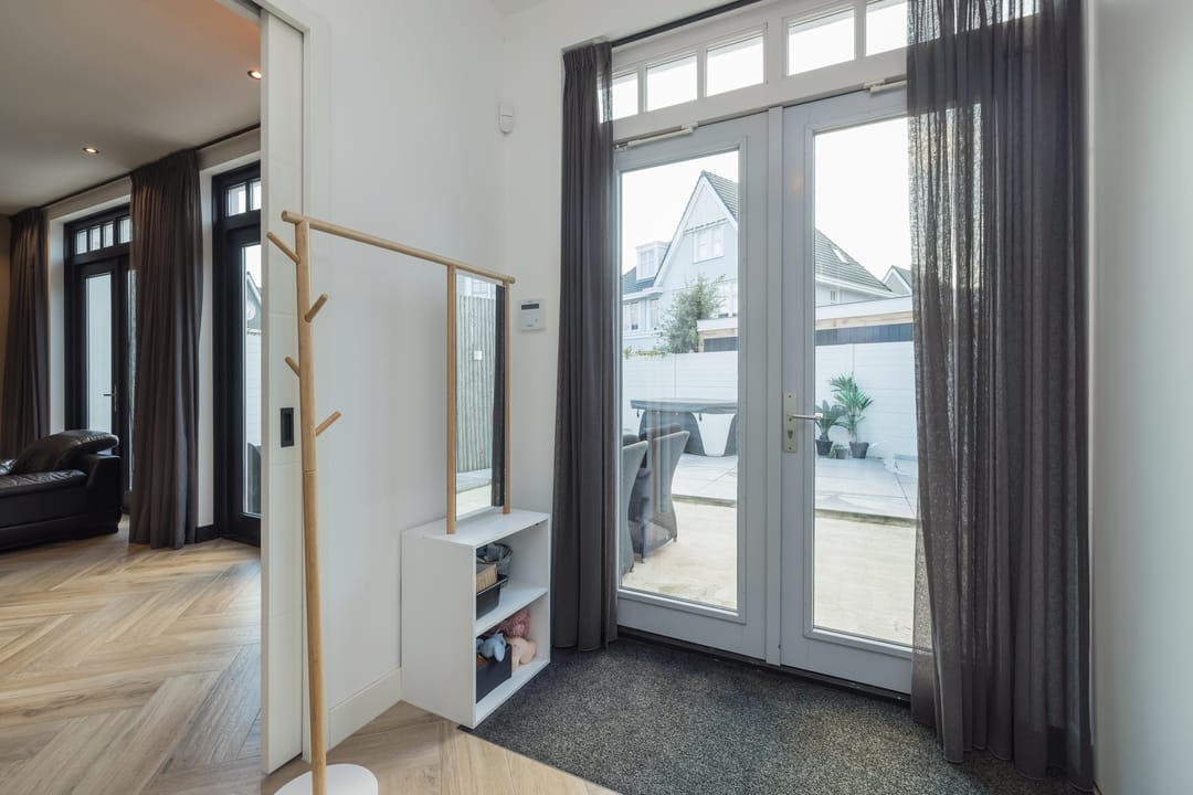 Photo 16 of Jan Lutgensstraat 10