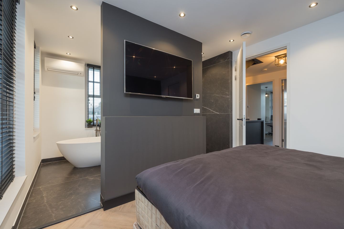 Photo 25 of Jan Lutgensstraat 10