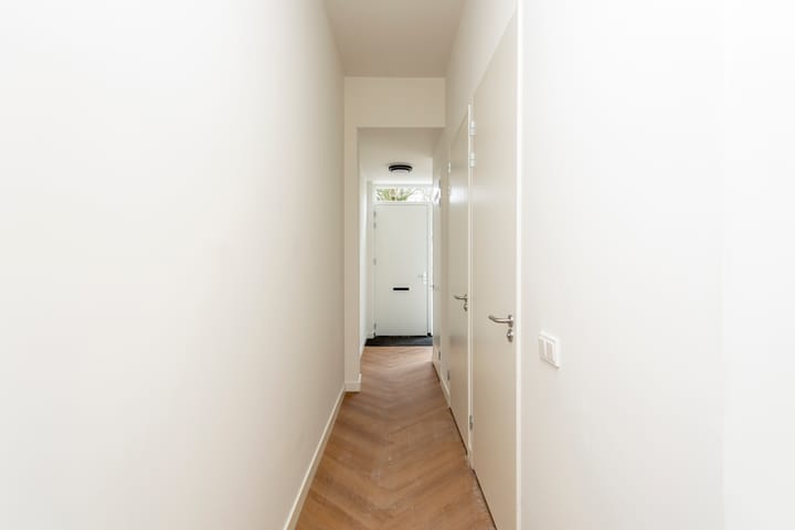 Photo 8 of Van Bylandtstraat 25-B