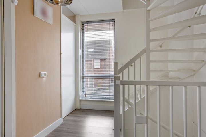 Foto 18 van Koolzaadakker 8