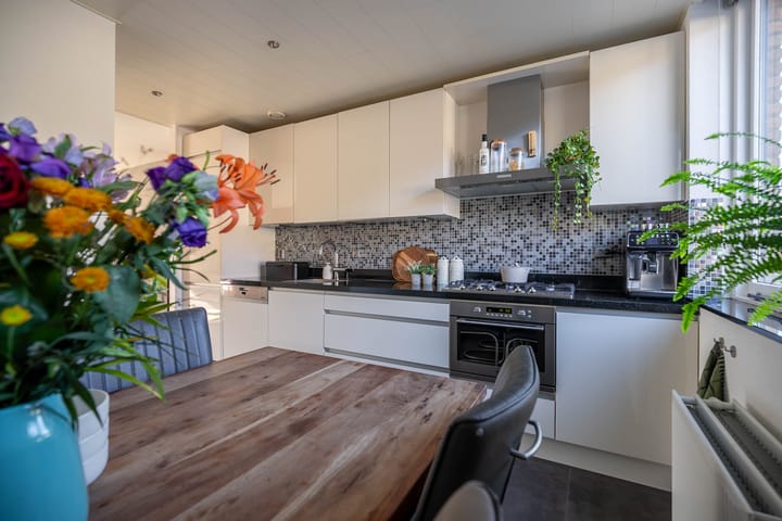 Foto 3 van Anna Roemers-Visscherpad 14