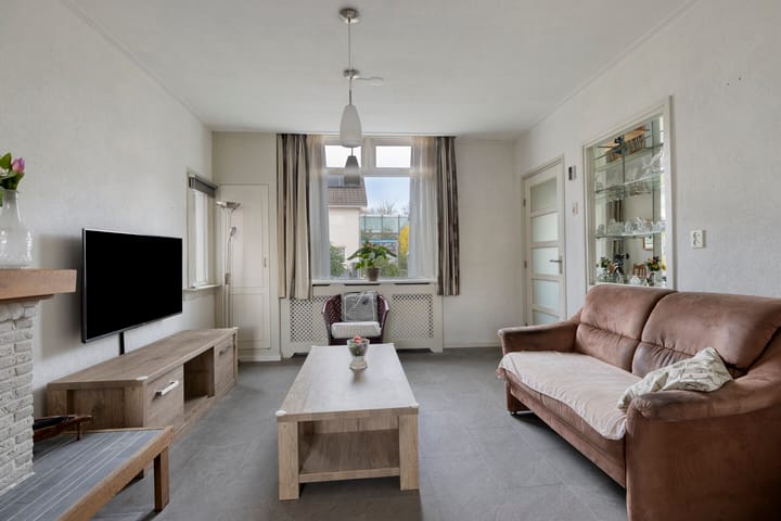 Foto 17 van Burg. Canterslaan 67