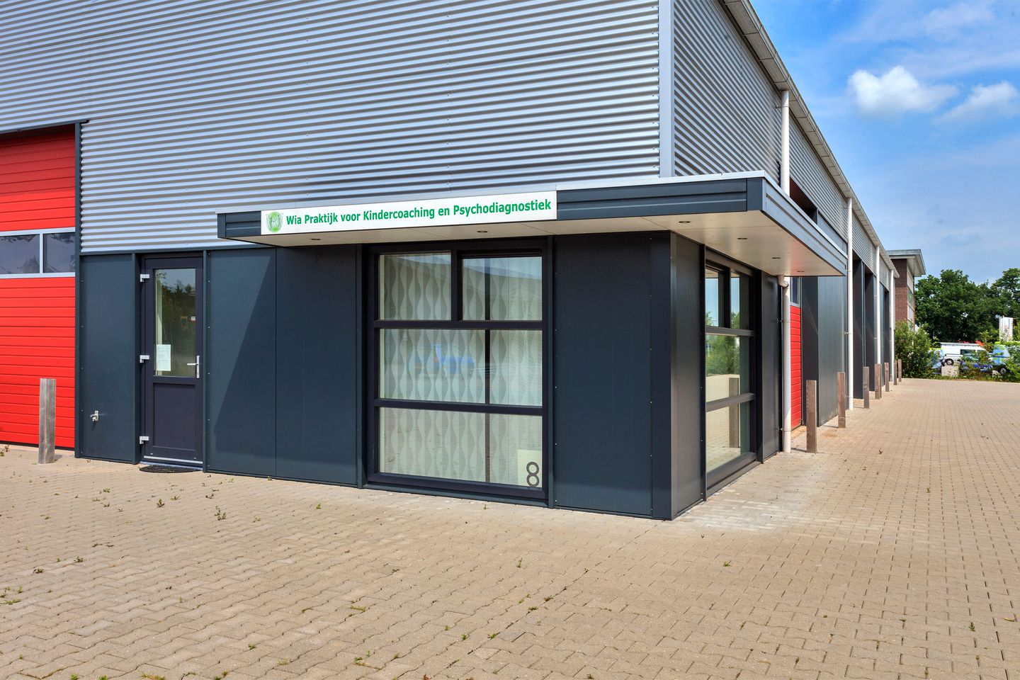 View photo 2 of Rooilijn 8