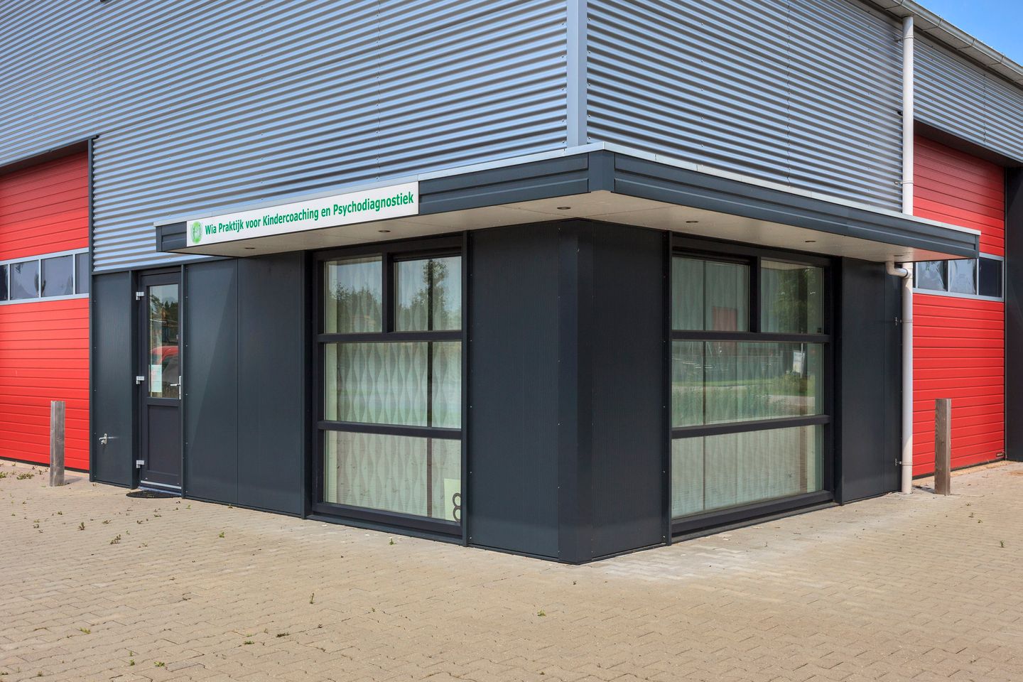 View photo 3 of Rooilijn 8