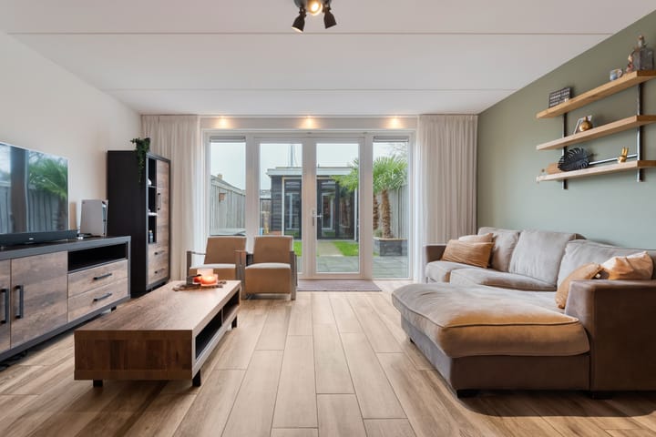 Photo 6 of Meidoornstraat 35