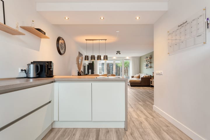 Photo 15 of Meidoornstraat 35