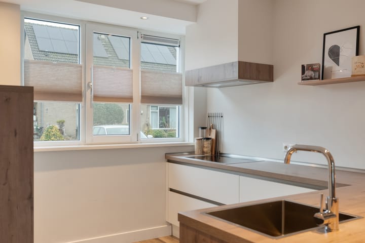 Photo 16 of Meidoornstraat 35