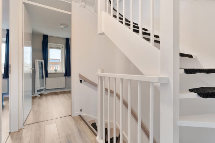 Photo 18 of Meidoornstraat 35