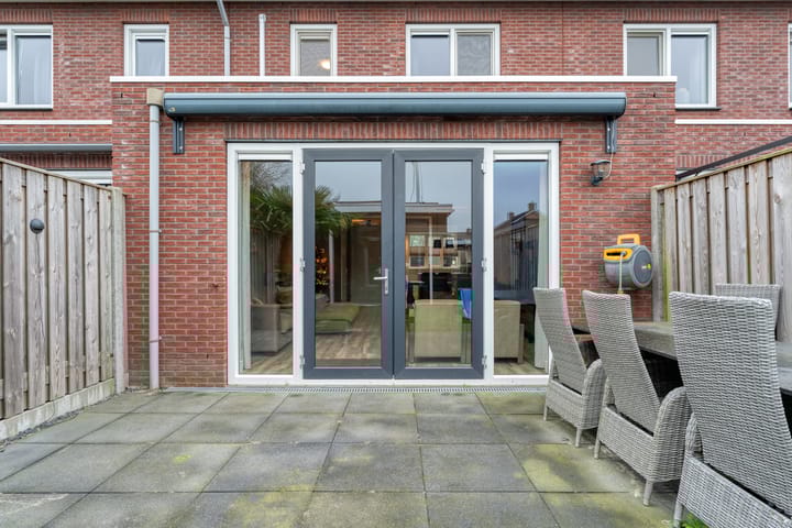 Photo 32 of Meidoornstraat 35