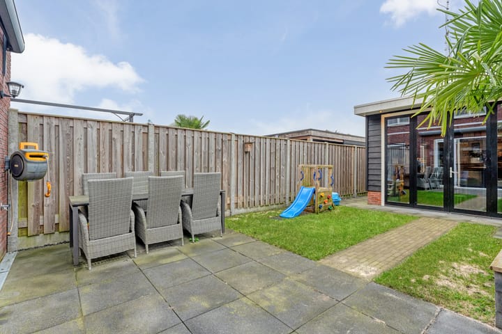 Photo 33 of Meidoornstraat 35