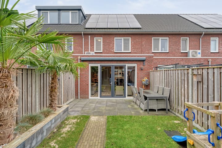 Photo 39 of Meidoornstraat 35