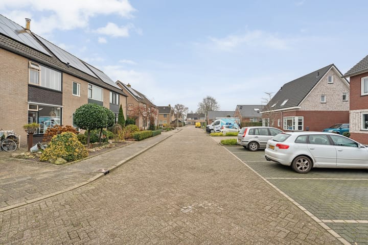 Photo 42 of Meidoornstraat 35