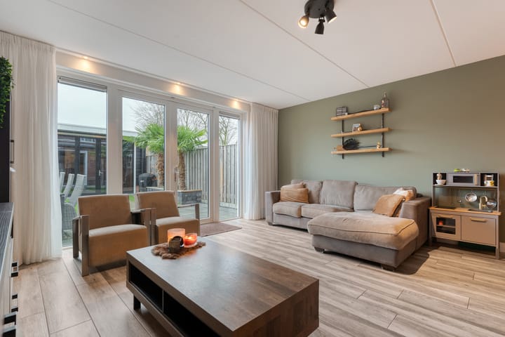 Photo 9 of Meidoornstraat 35