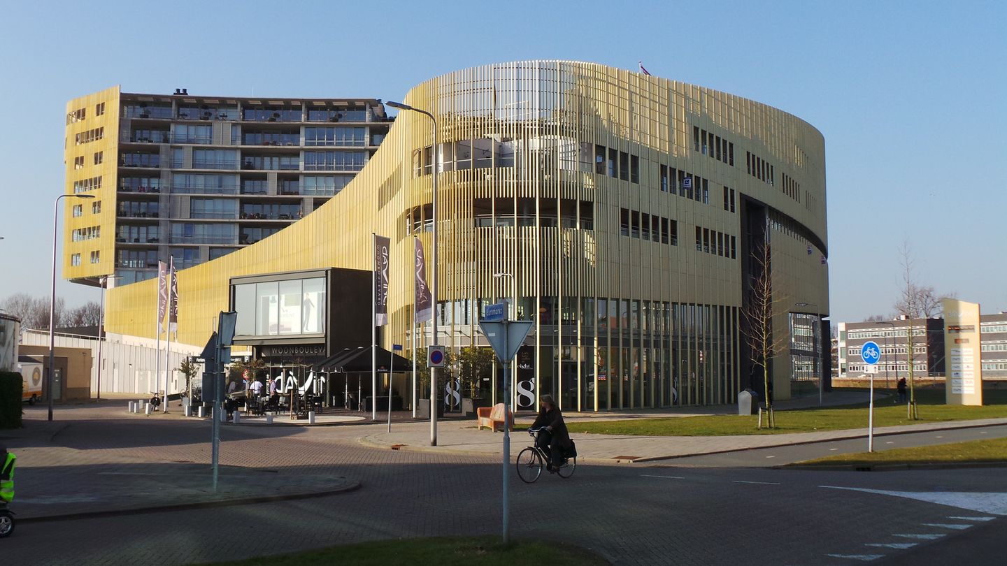 Bekijk foto 1 van Euromarkt 26