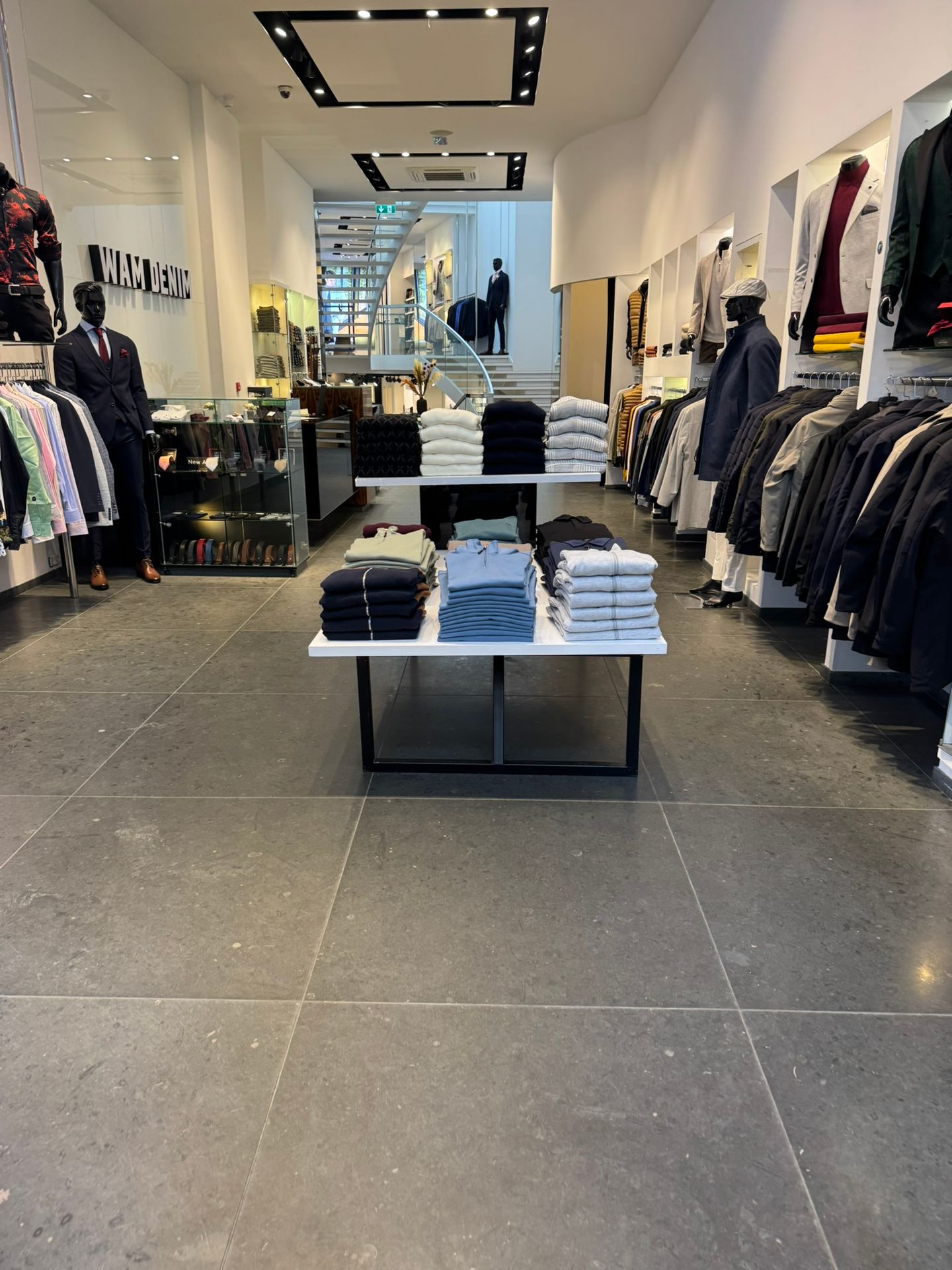 View photo 2 of Hoogstraat 27