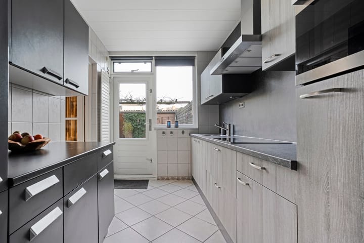 Photo 12 of Esschingstraat 76