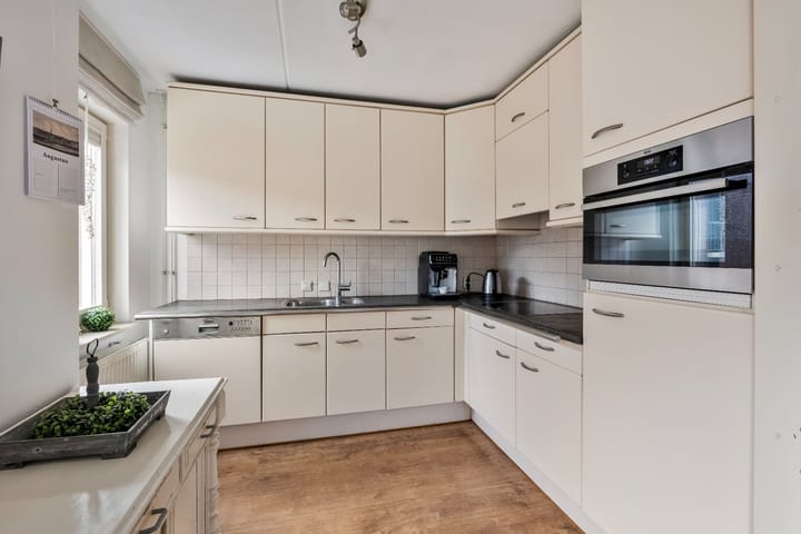 Photo 6 of Burgemeester Conraetzstraat 25-A