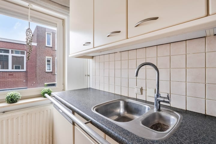 Photo 8 of Burgemeester Conraetzstraat 25-A