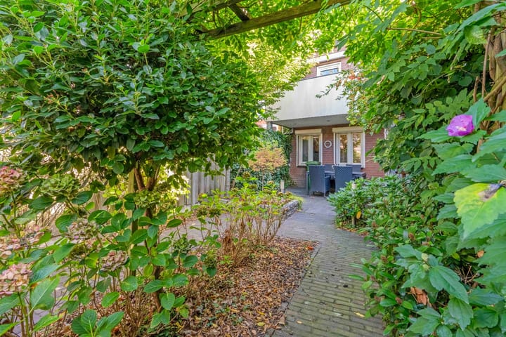 Photo 20 of Burgemeester Conraetzstraat 25-A