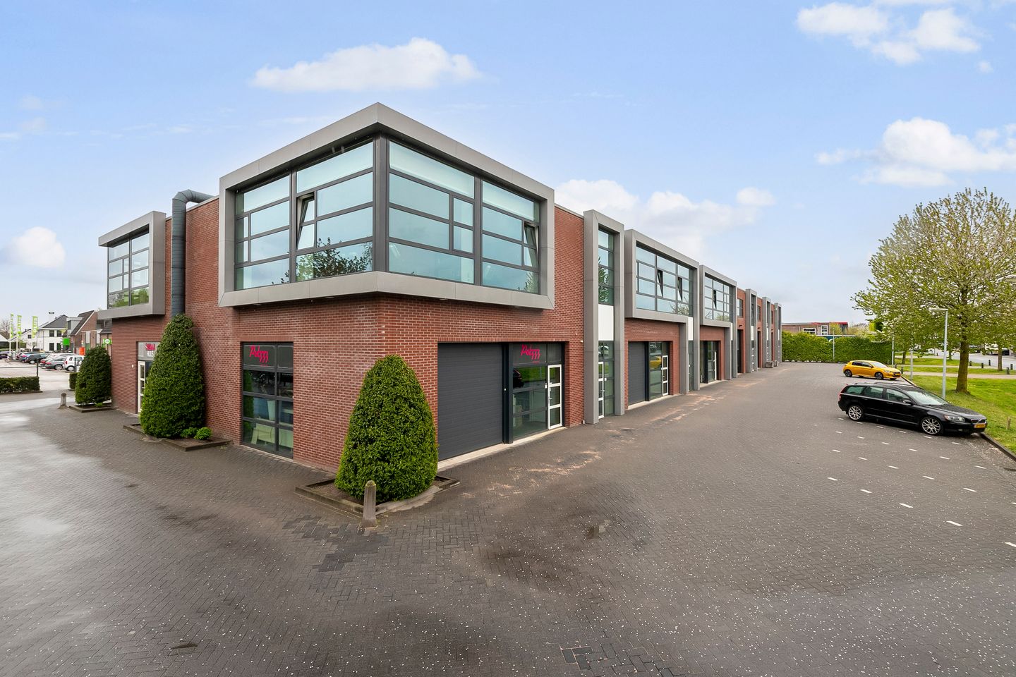 Bekijk foto 2 van De Standerd 1