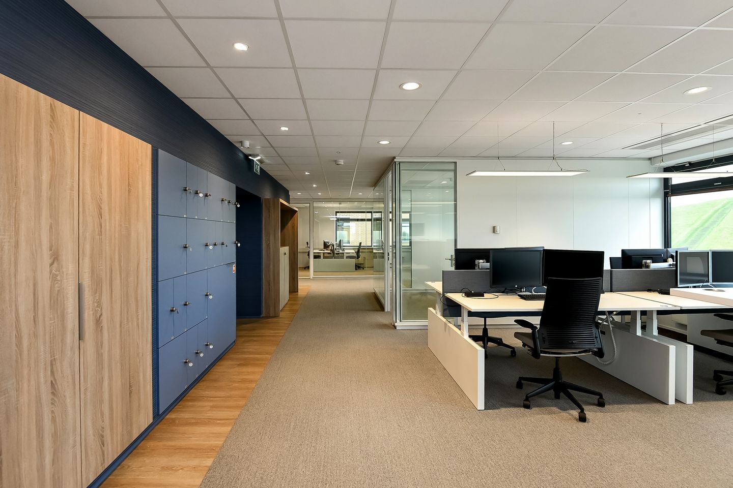 View photo 5 of Meander 725-7