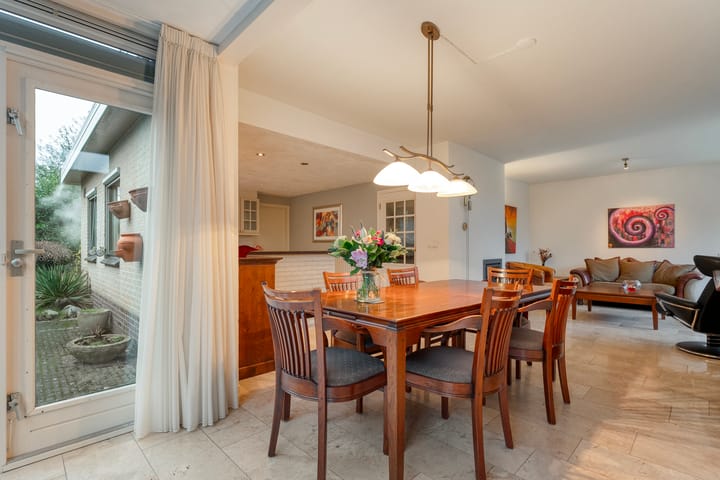 Photo 12 of Johanna van Burenstraat 34