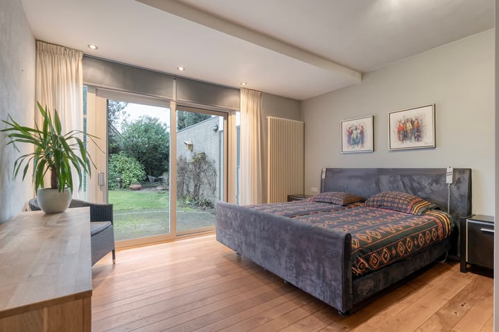 Photo 20 of Johanna van Burenstraat 34