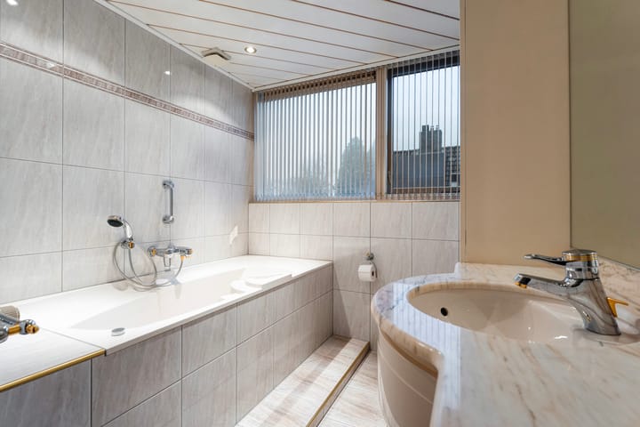 Photo 28 of Johanna van Burenstraat 34