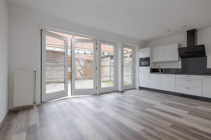 Photo 8 of Marconistraat 126