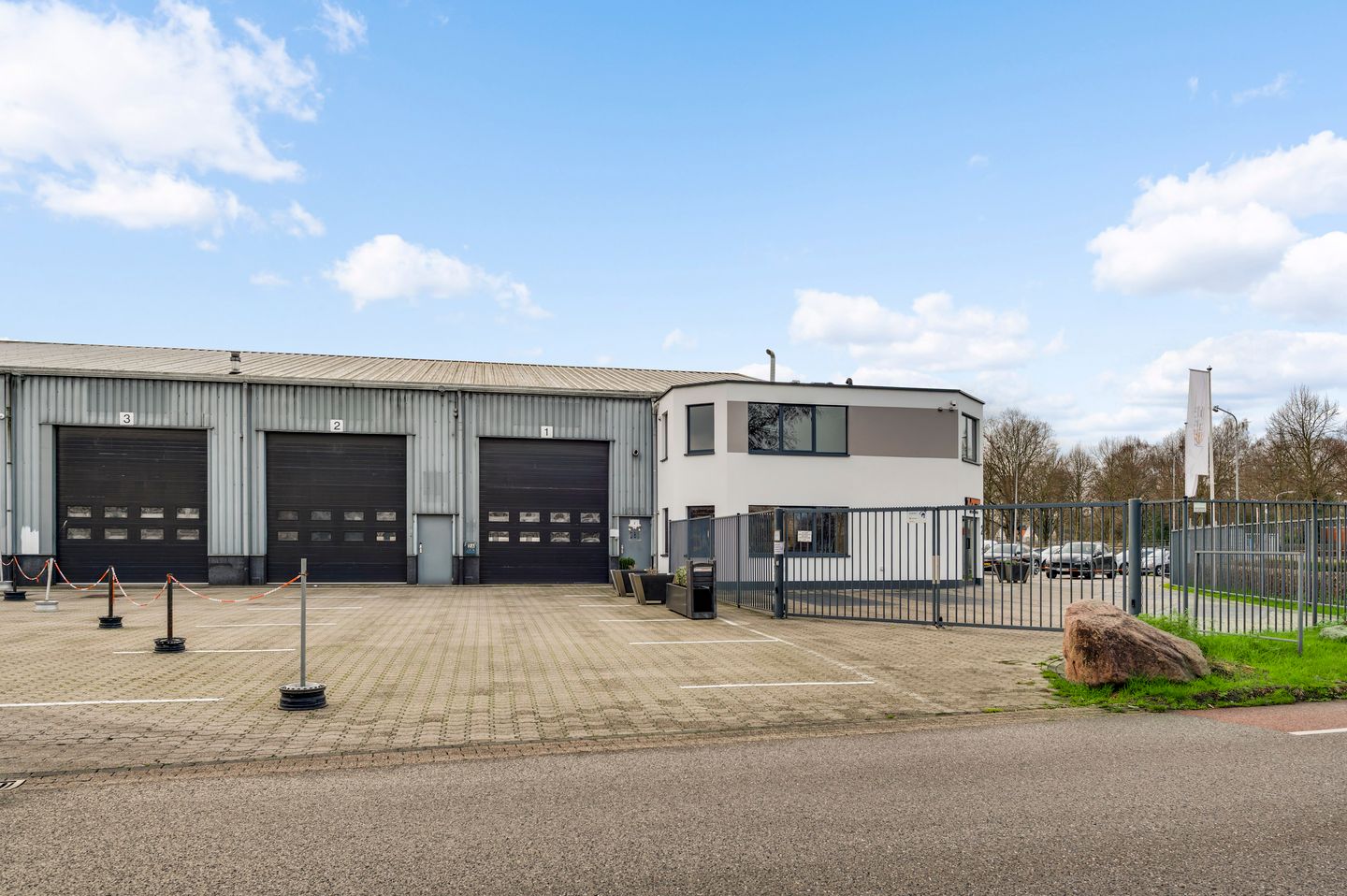 Bekijk foto 2 van Edisonlaan 2