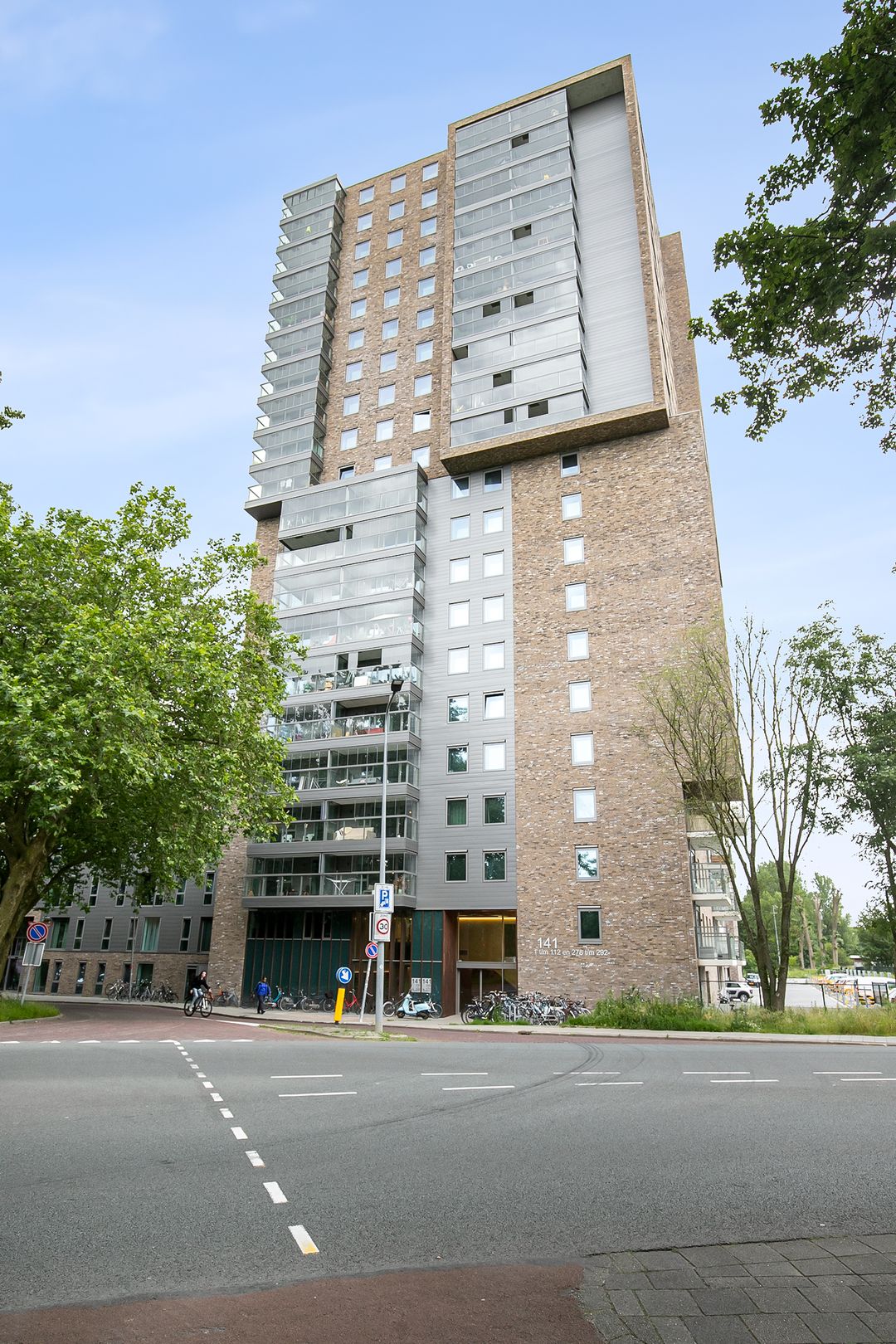 Foto 2 van Friesestraatweg 141-24