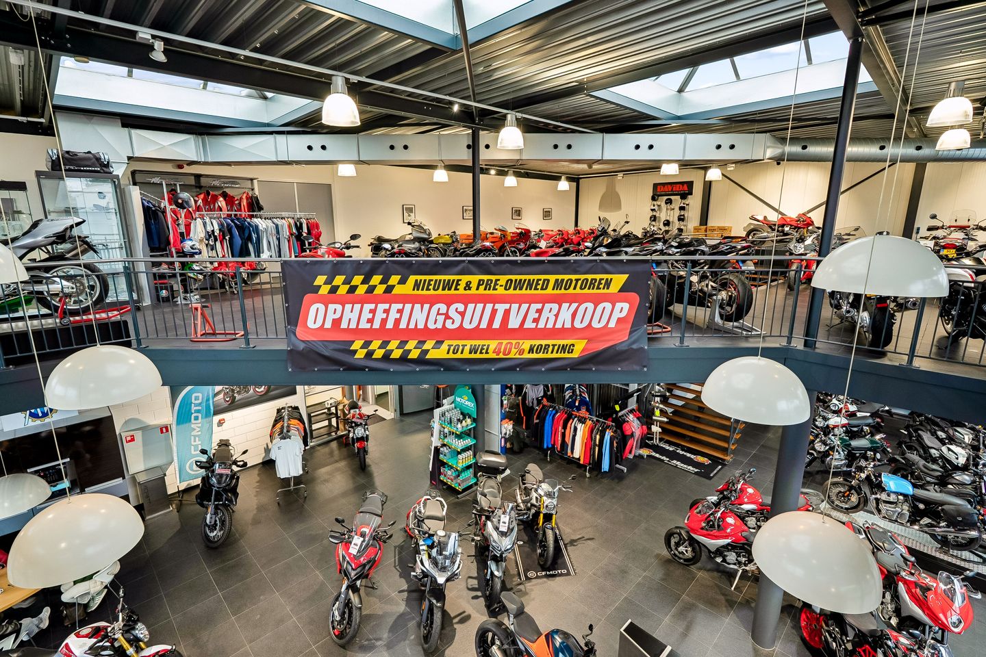 Bekijk foto 4 van Phantom 1