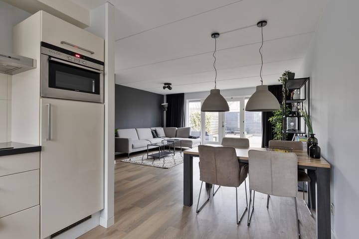 Foto 10 van Marga Klompélaan 22