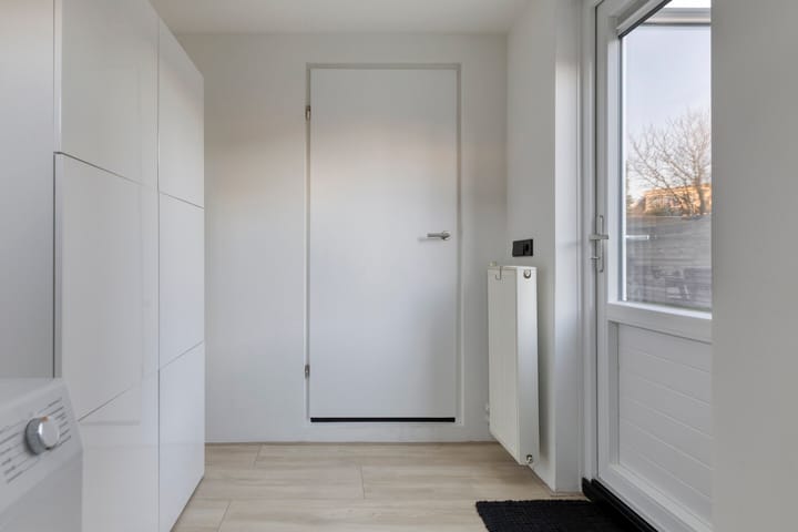 Photo 17 of Loena 31