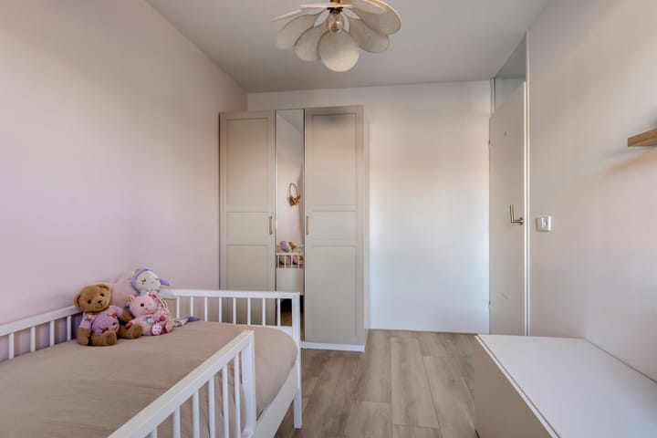 Photo 28 of Loena 31