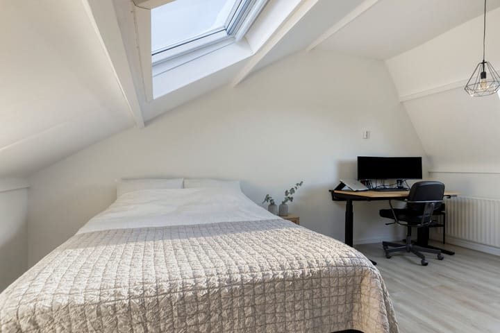 Photo 35 of Loena 31