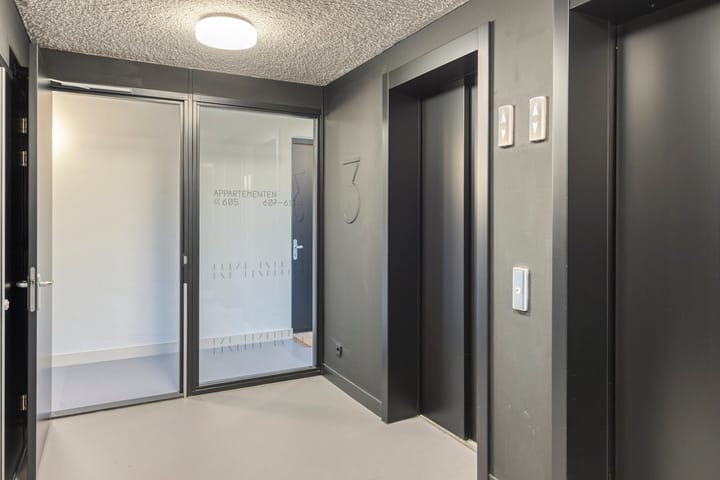 Foto 11 van Maashaven N.z. 613