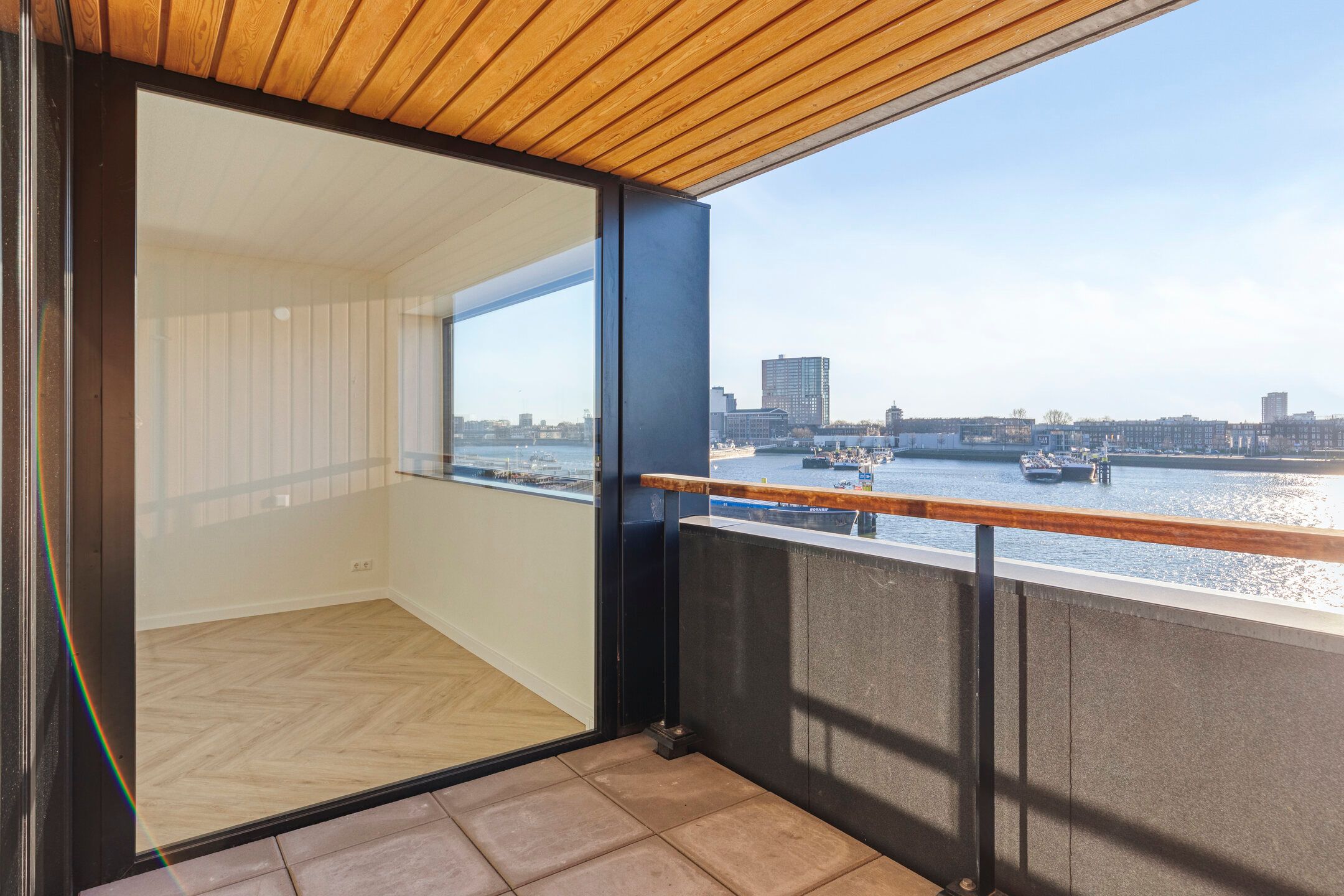 Foto 21 van Maashaven N.z. 613