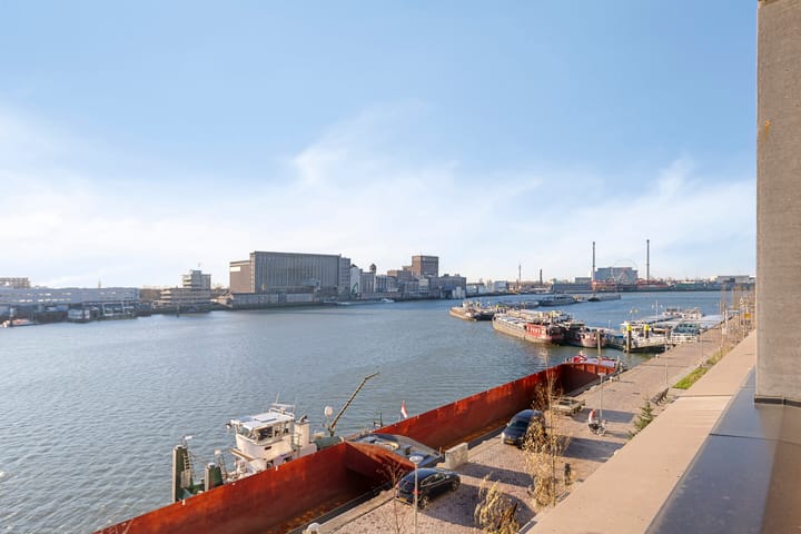 Foto 40 van Maashaven N.z. 613