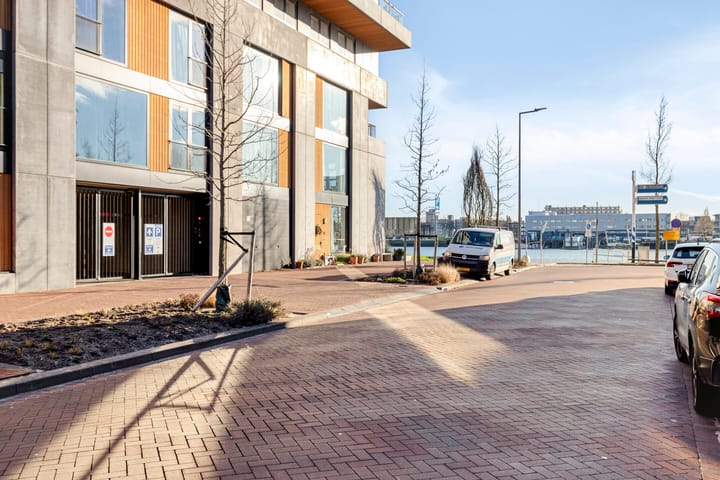 Foto 42 van Maashaven N.z. 613