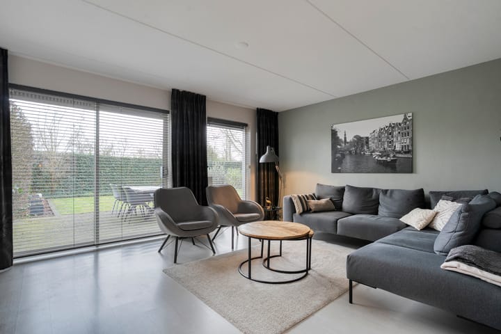 Photo 2 of Roerdomp 8