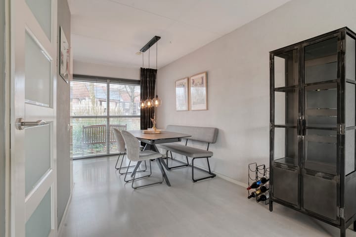 Photo 6 of Roerdomp 8