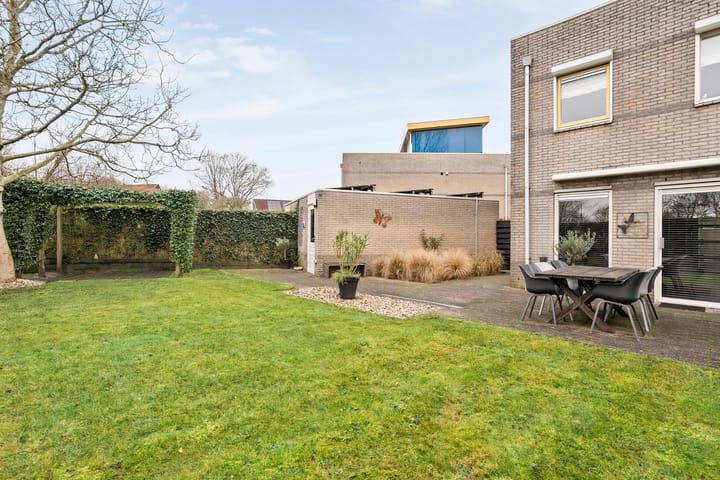 Photo 32 of Roerdomp 8