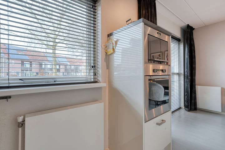 Photo 9 of Roerdomp 8