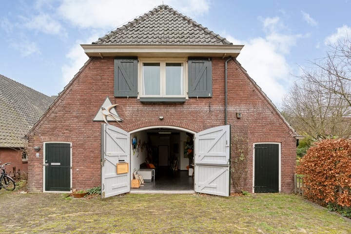 Photo 4 of De Mars 11-B