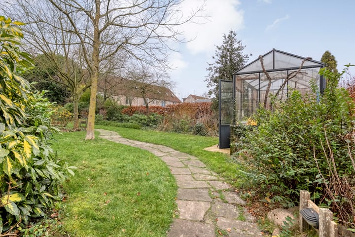 Photo 36 of De Mars 11-B