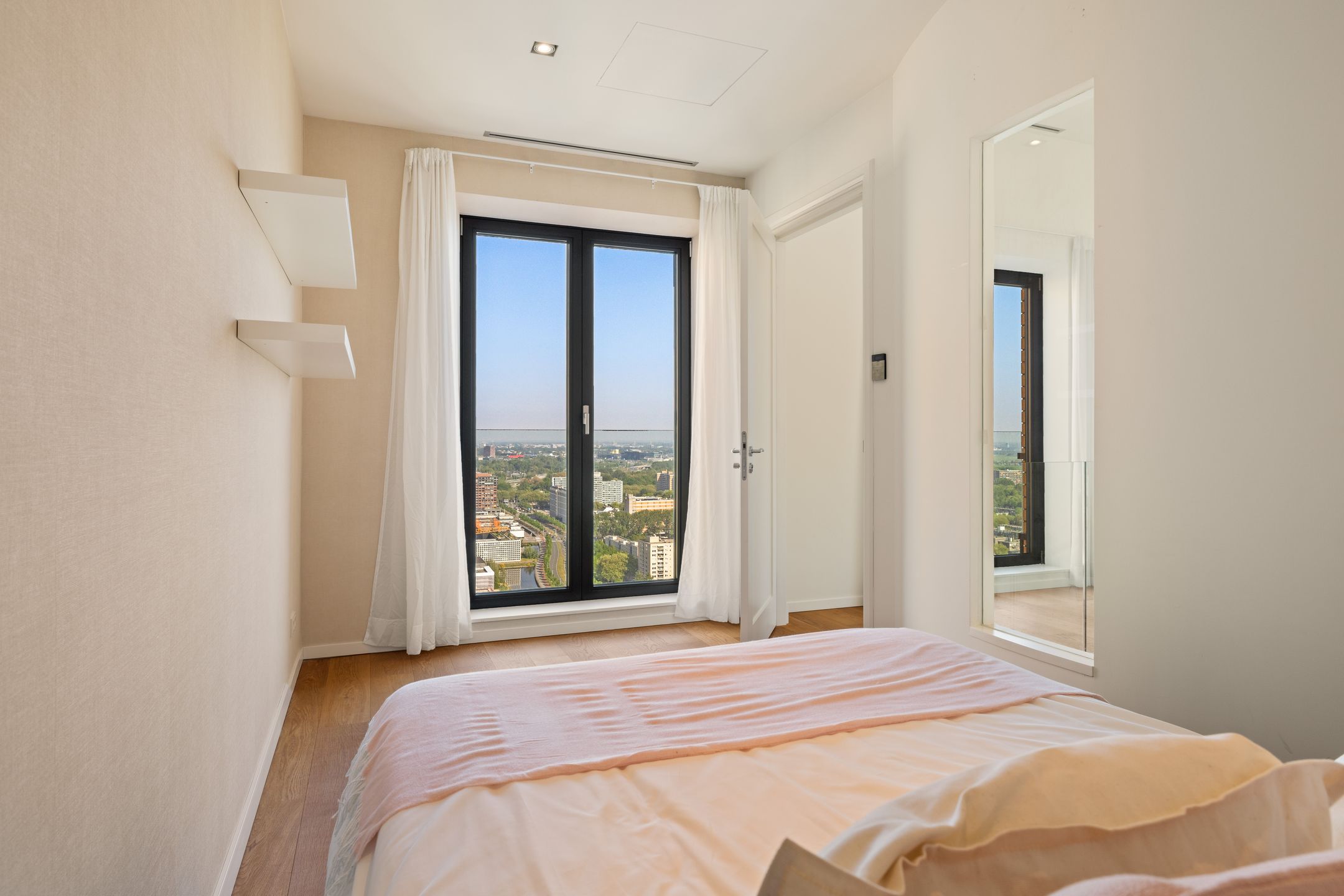 Foto 21 van Gustav Mahlerplein 285