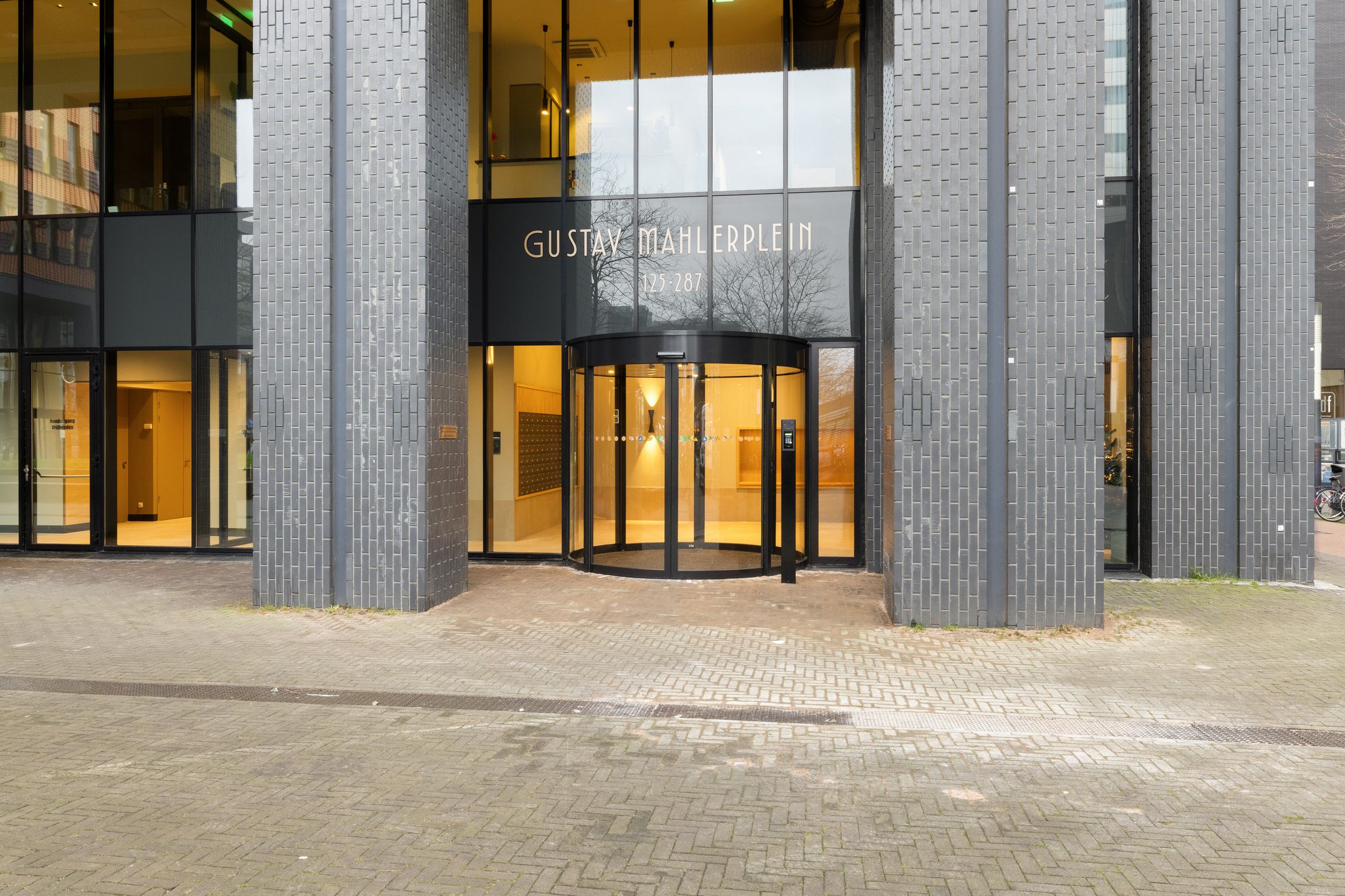 Foto 9 van Gustav Mahlerplein 285