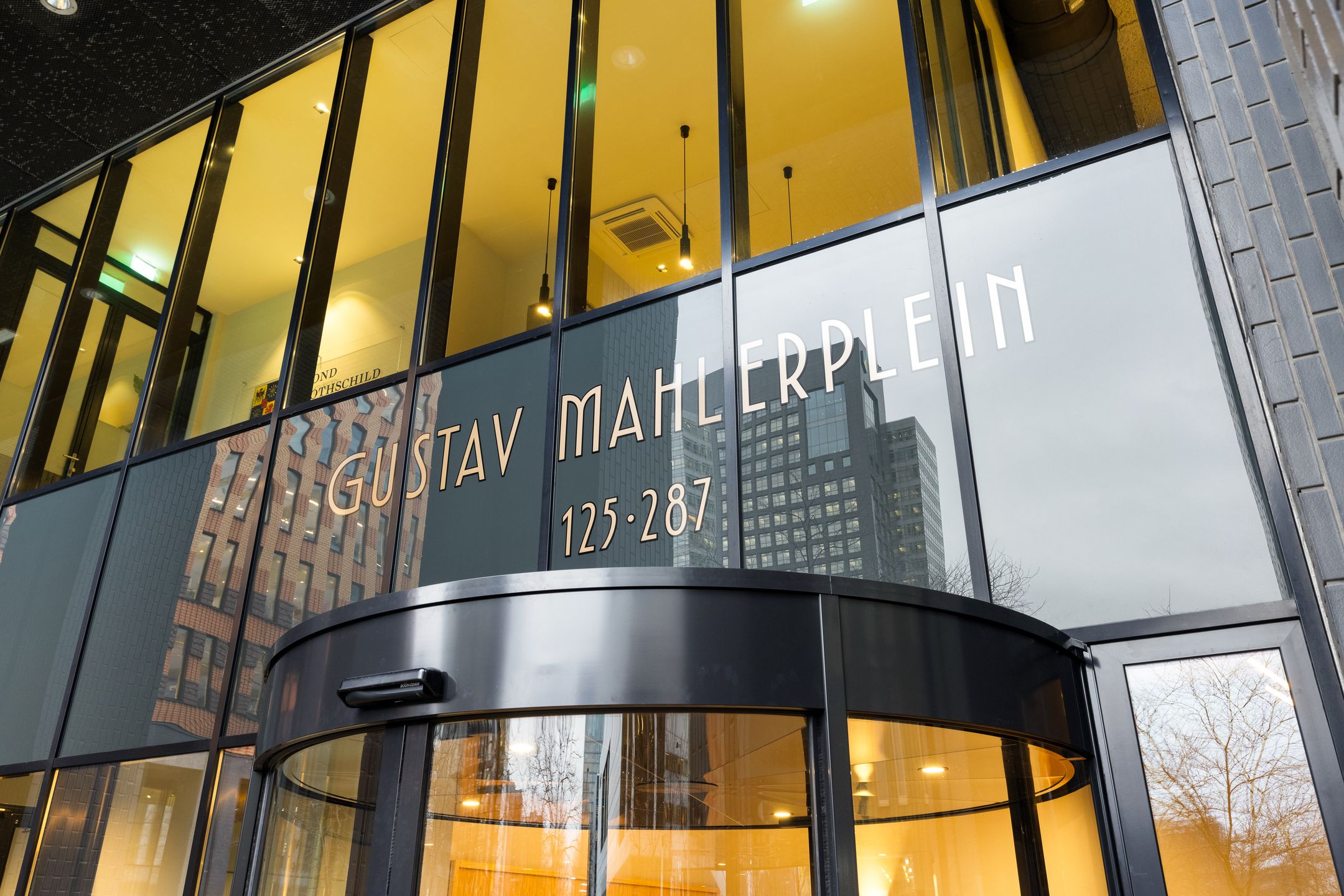 Photo 9 of Gustav Mahlerplein 285