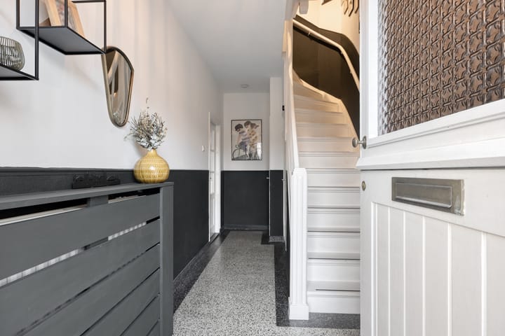 Photo 2 of Van Oldenielstraat 49